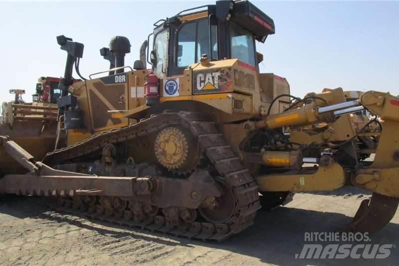 CAT D8R Kāpurķēžu buldozeri