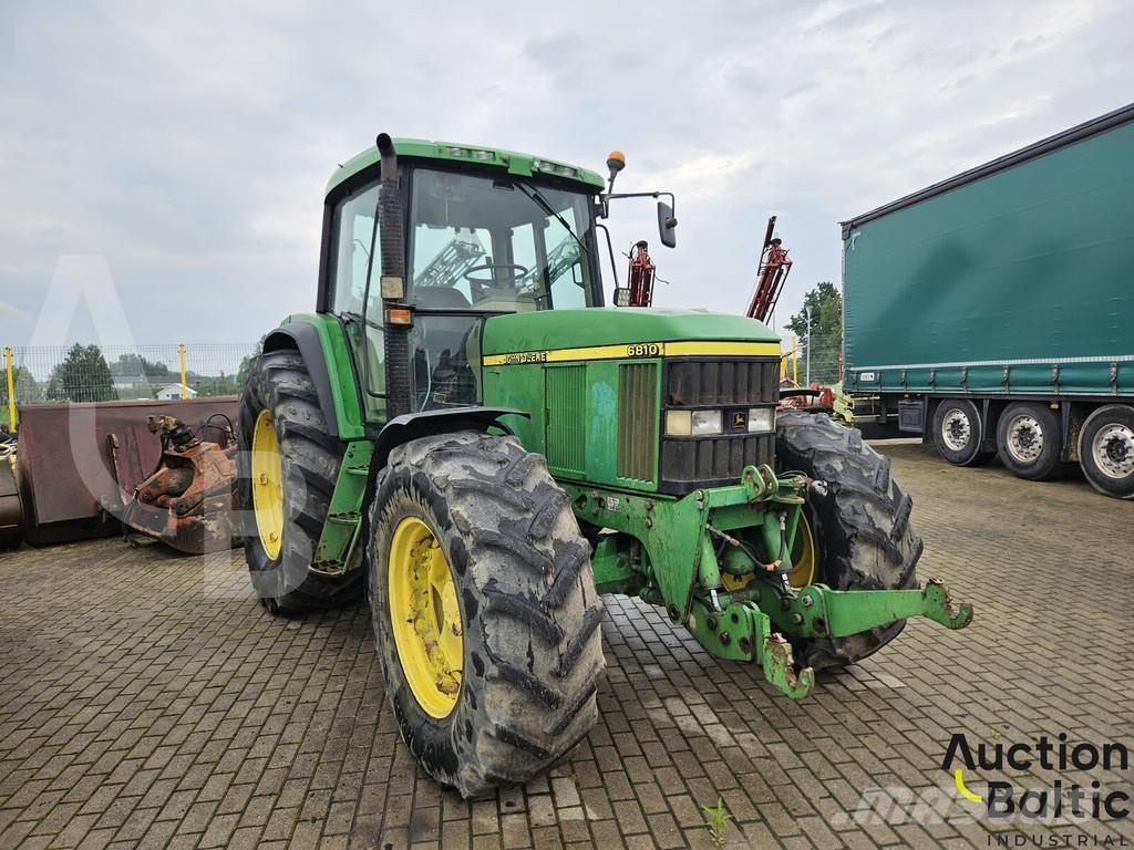 John Deere 6810 Traktori