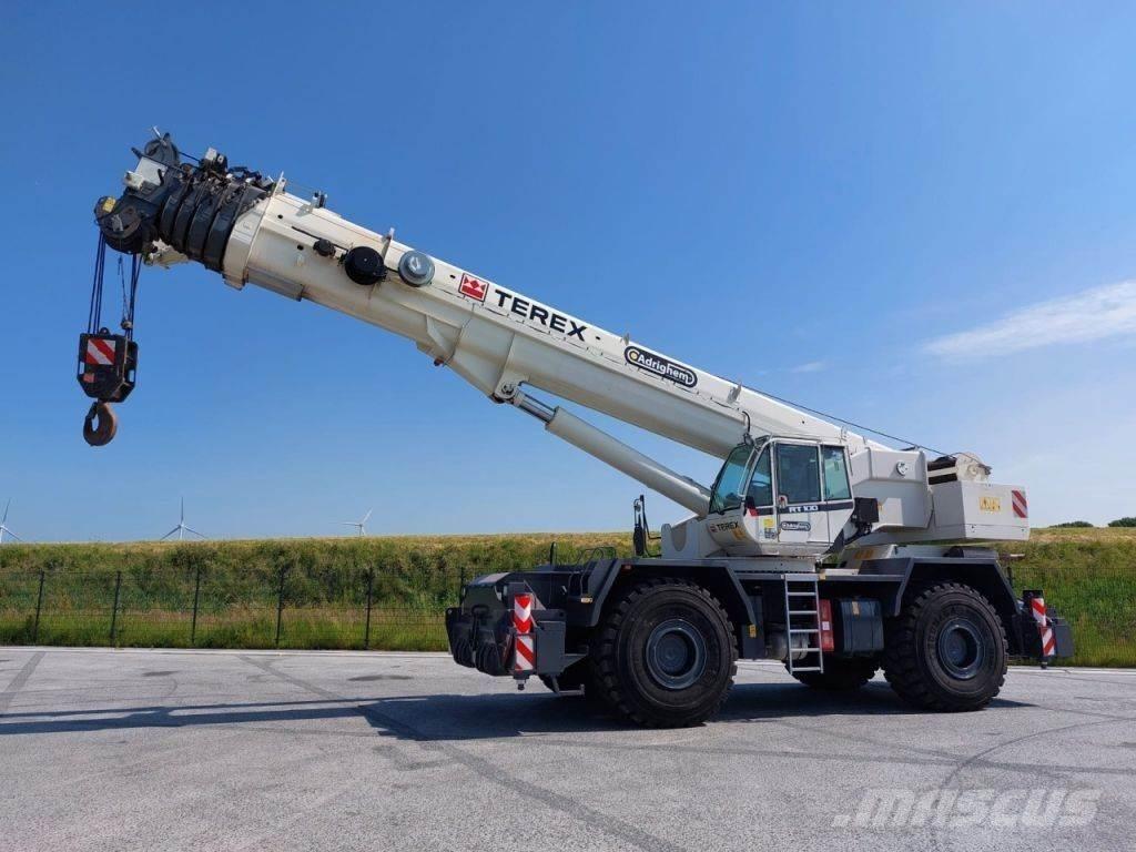 Terex RT100 Celtņi nelīdzenām virsmām
