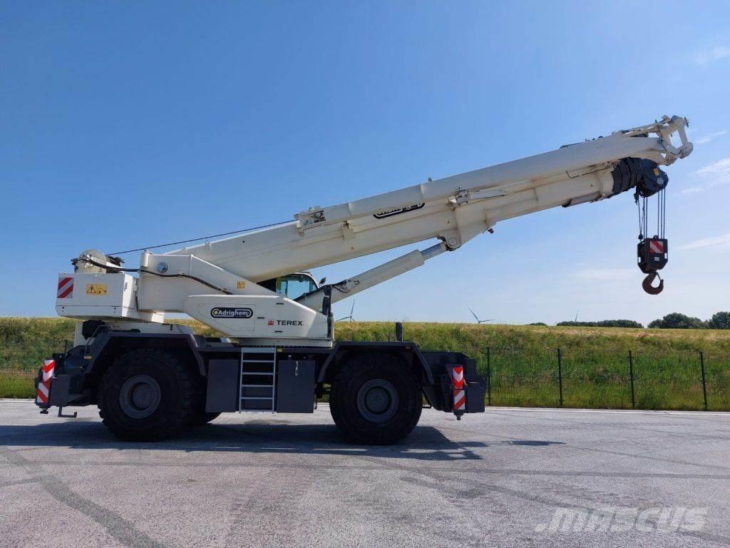 Terex RT100 Celtņi nelīdzenām virsmām