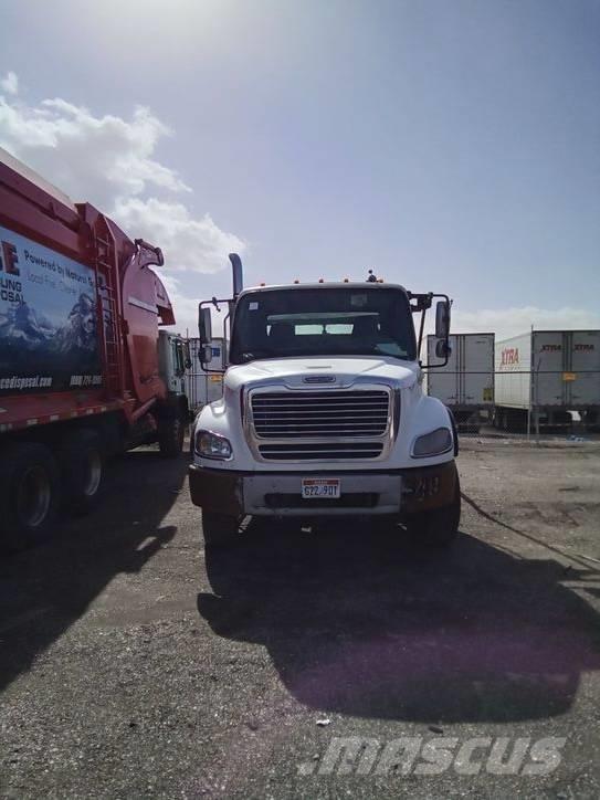 Freightliner M2 Kabeļu pacēlājs nomontējamām kravas mašīnām