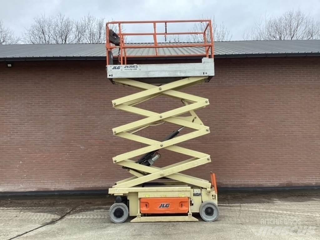 JLG 2630es Šķerveida pacēlāji