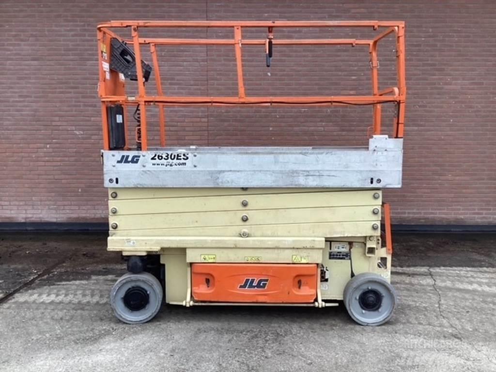 JLG 2630es Šķerveida pacēlāji