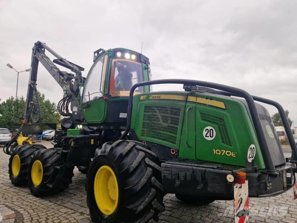 John Deere 1070 E Harvesteri
