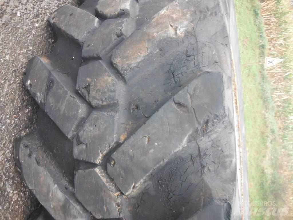 Michelin 15R22.5 Riepas, riteņi un diski