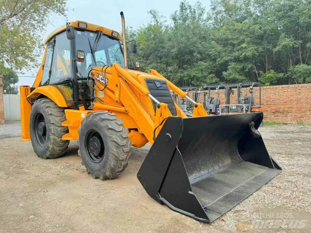 JCB 3 CX Ekskavatori-iekrāvēji