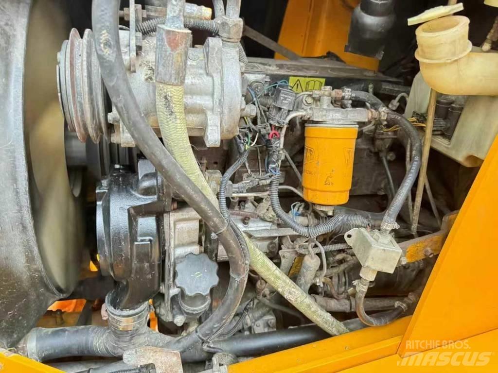 JCB 3 CX Ekskavatori-iekrāvēji