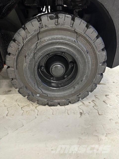 Toyota 52-8 FDF 30 Tehnika ar dīzeļa dzinēju