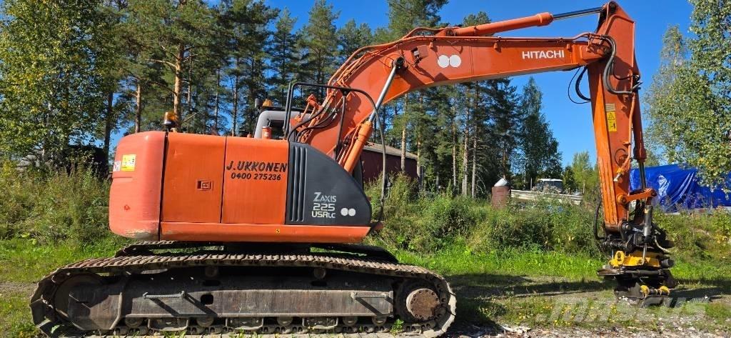 Hitachi ZX 225 USR Kāpurķēžu ekskavatori