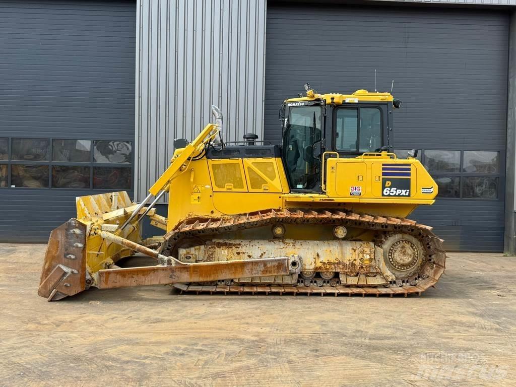 Komatsu D65PXi-18 Kāpurķēžu buldozeri