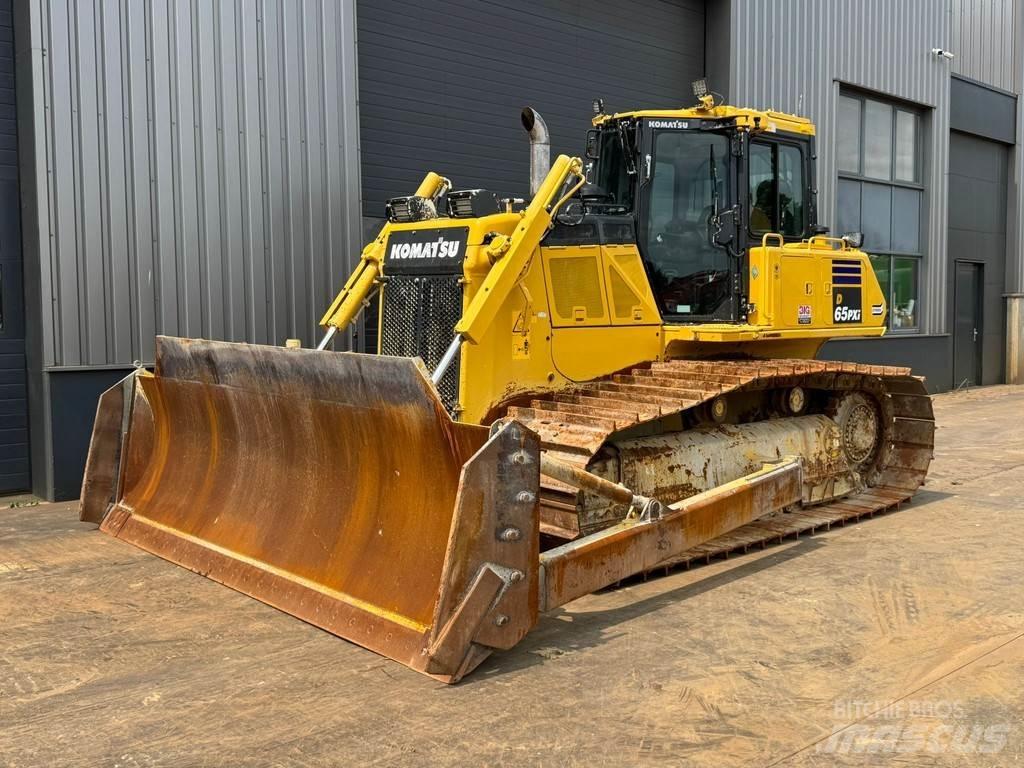 Komatsu D65PXi-18 Kāpurķēžu buldozeri