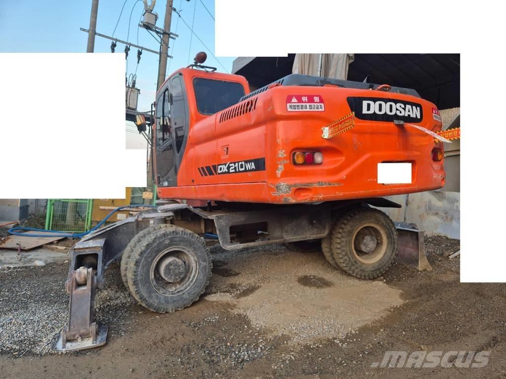 Doosan DX210W Ekskavatori uz riteņiem