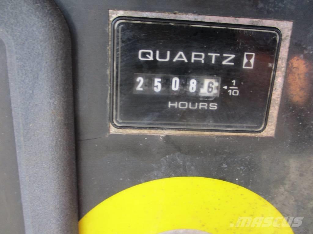 JLG 340 AJ (511) Kompakts pacēlājs ar rotējošu strēli