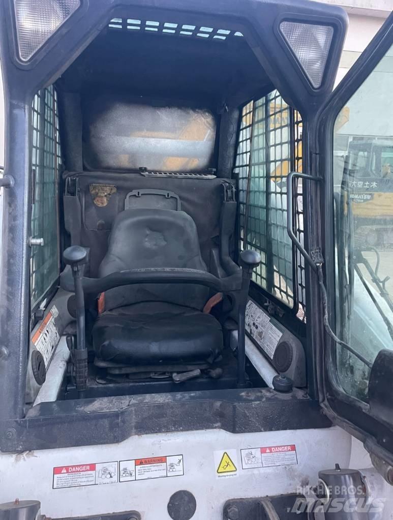 Bobcat T 300 Lietoti riteņu kompaktiekrāvēji