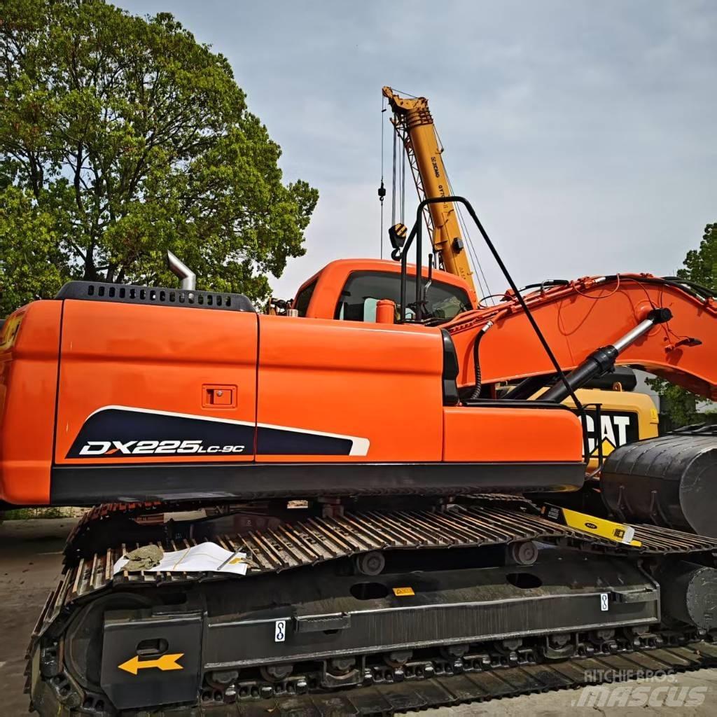 Doosan DX 225 Kāpurķēžu ekskavatori
