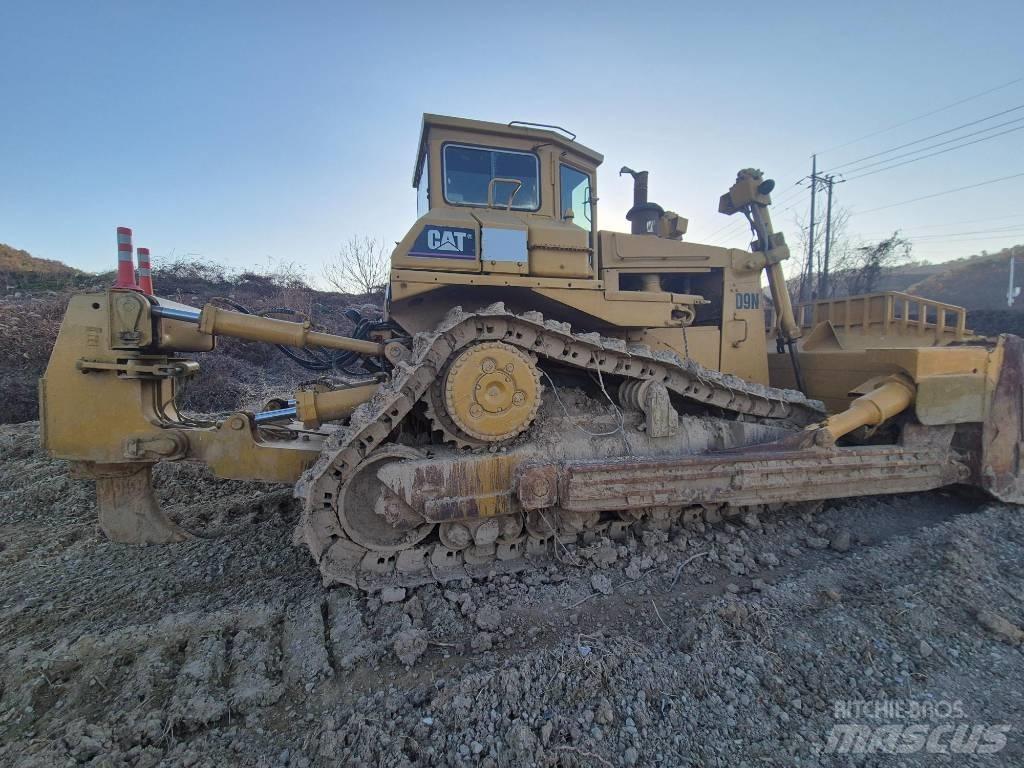 CAT D 9 N Kāpurķēžu buldozeri