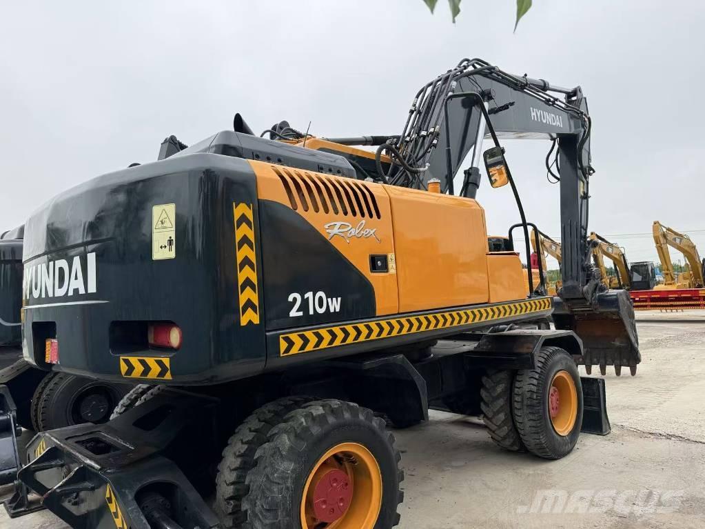 Hyundai R210W-9 Ekskavatori uz riteņiem