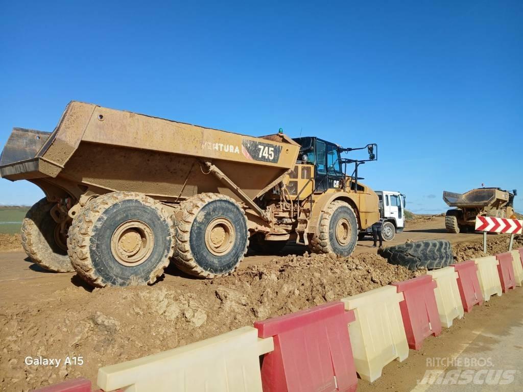 CAT 745 Artikulētie pašizgāzēji