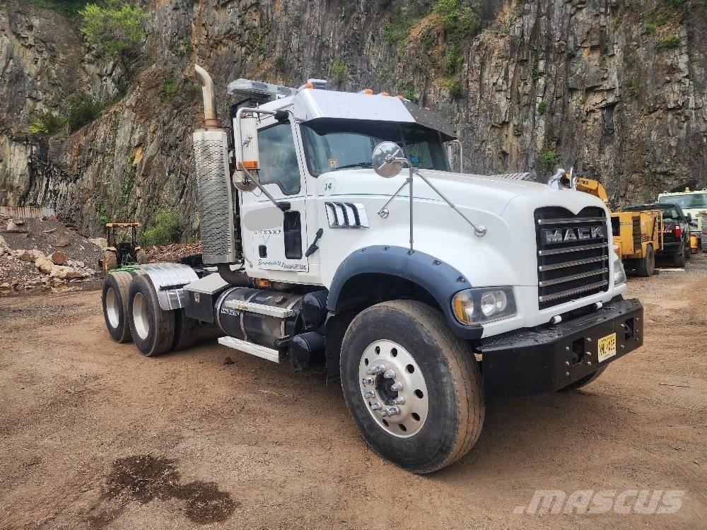 Mack GU713 GRANITE Šasija ar kabīni