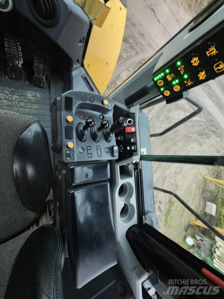 CAT 950M Iekrāvēji uz riteņiem