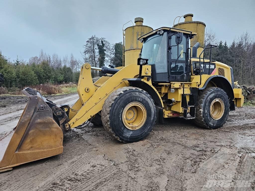 CAT 950M Iekrāvēji uz riteņiem