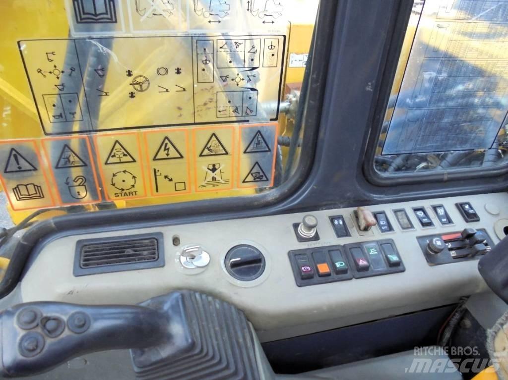 Komatsu PW 130ES-6K Ekskavatori uz riteņiem