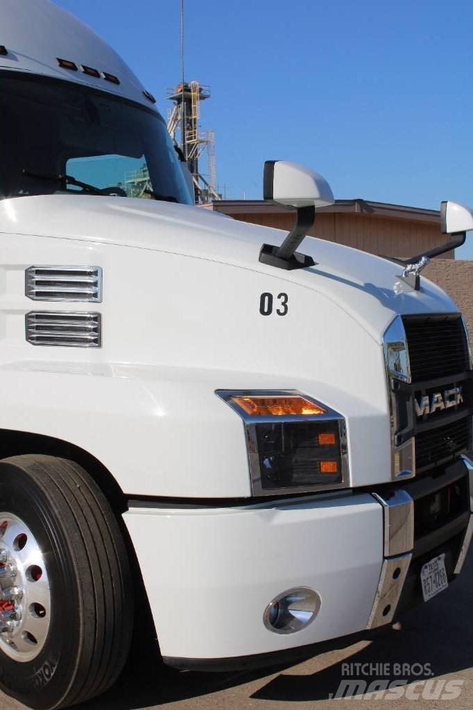 Mack Anthem Vilcēji