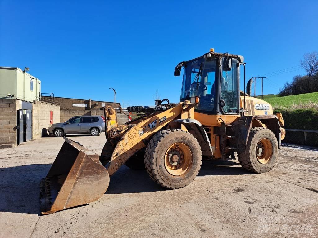 CASE 521 F XR Iekrāvēji uz riteņiem