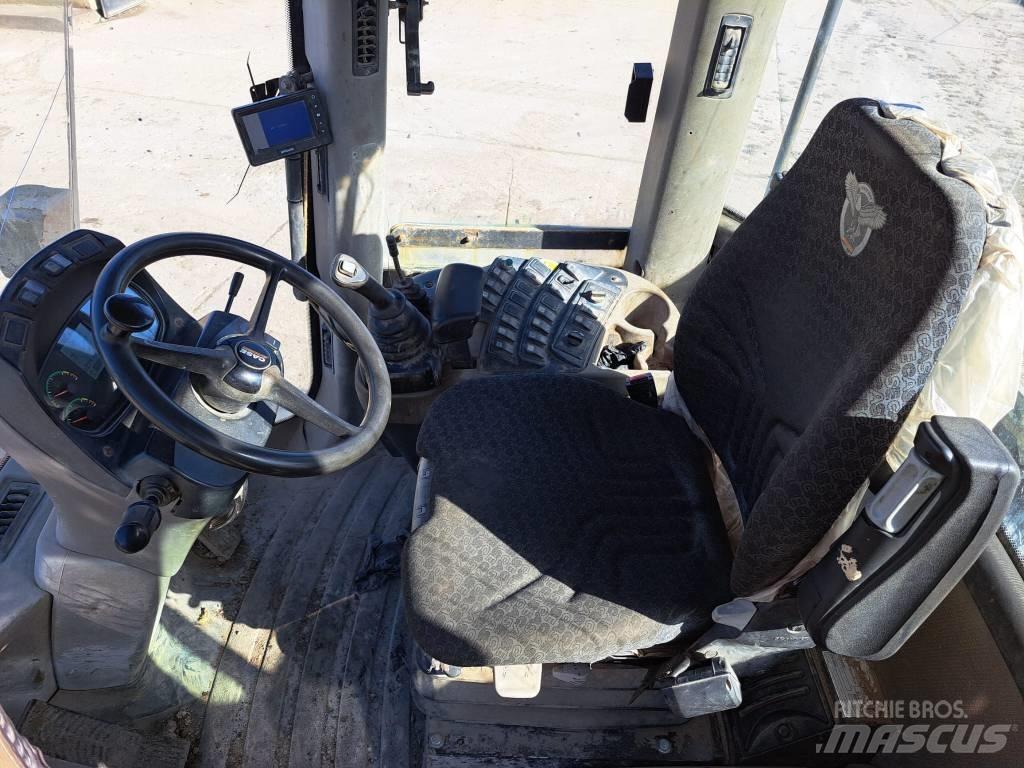 CASE 521 F XR Iekrāvēji uz riteņiem