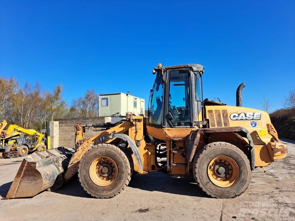CASE 521 F XR Iekrāvēji uz riteņiem