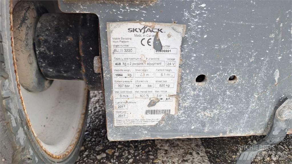 SkyJack SJIII3220 Šķerveida pacēlāji