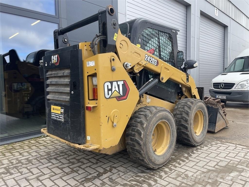 CAT 242D3 Lietoti riteņu kompaktiekrāvēji