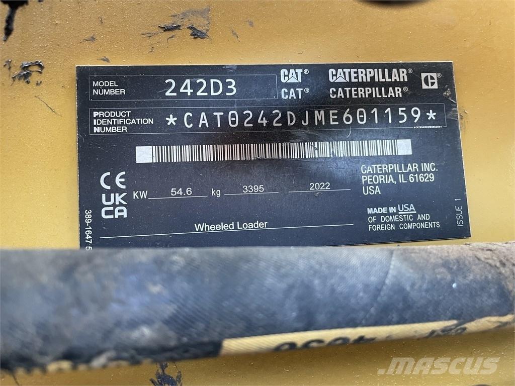 CAT 242D3 Lietoti riteņu kompaktiekrāvēji