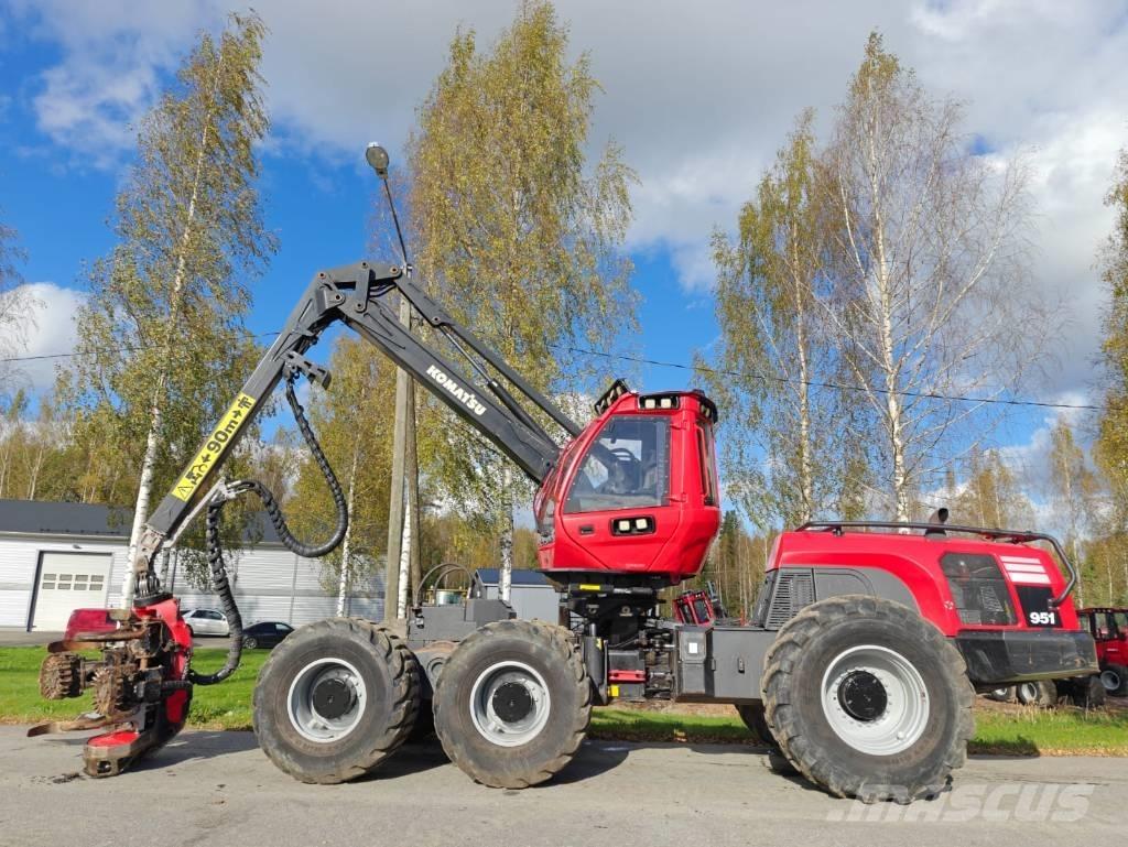Komatsu 951 Harvesteri