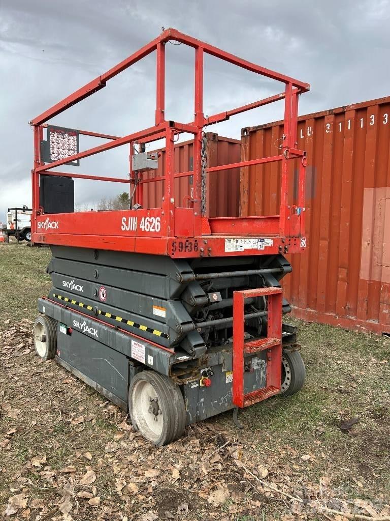 SkyJack SJ III 4626 Šķerveida pacēlāji