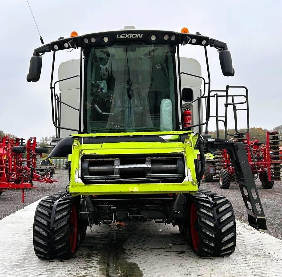 CLAAS Lexion 8900 TT Ražas novākšanas kombaini