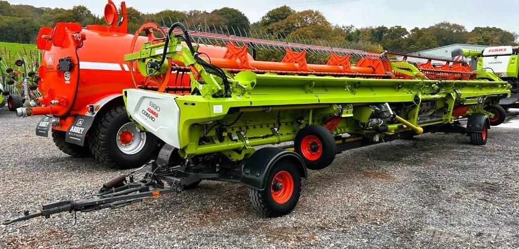 CLAAS Lexion 8900 TT Ražas novākšanas kombaini