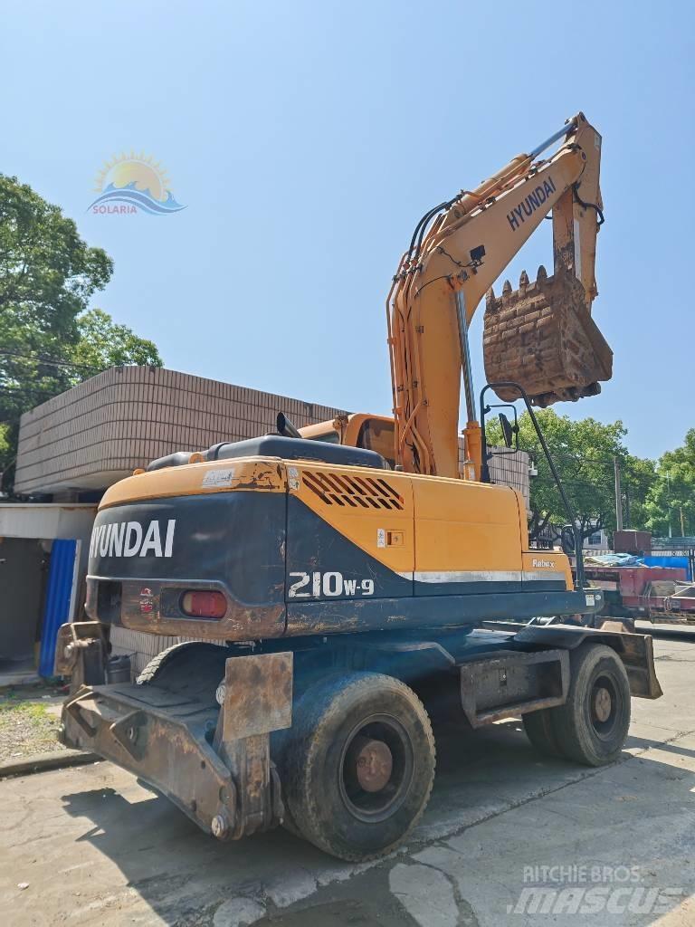 Hyundai R210W-9 Ekskavatori uz riteņiem