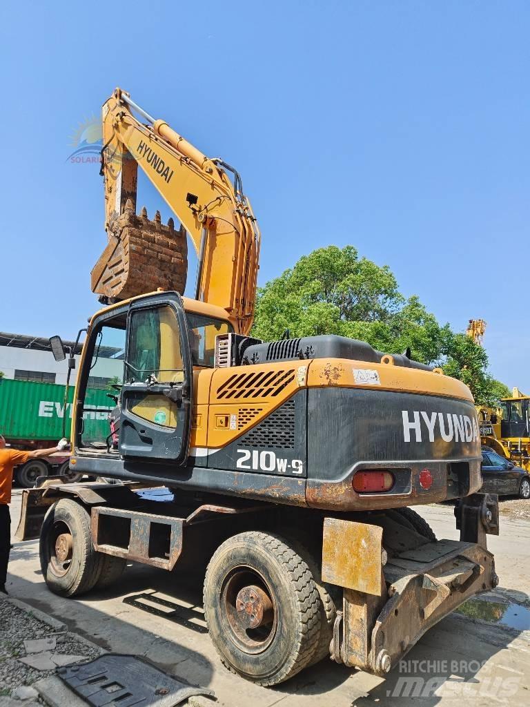 Hyundai R210W-9 Ekskavatori uz riteņiem