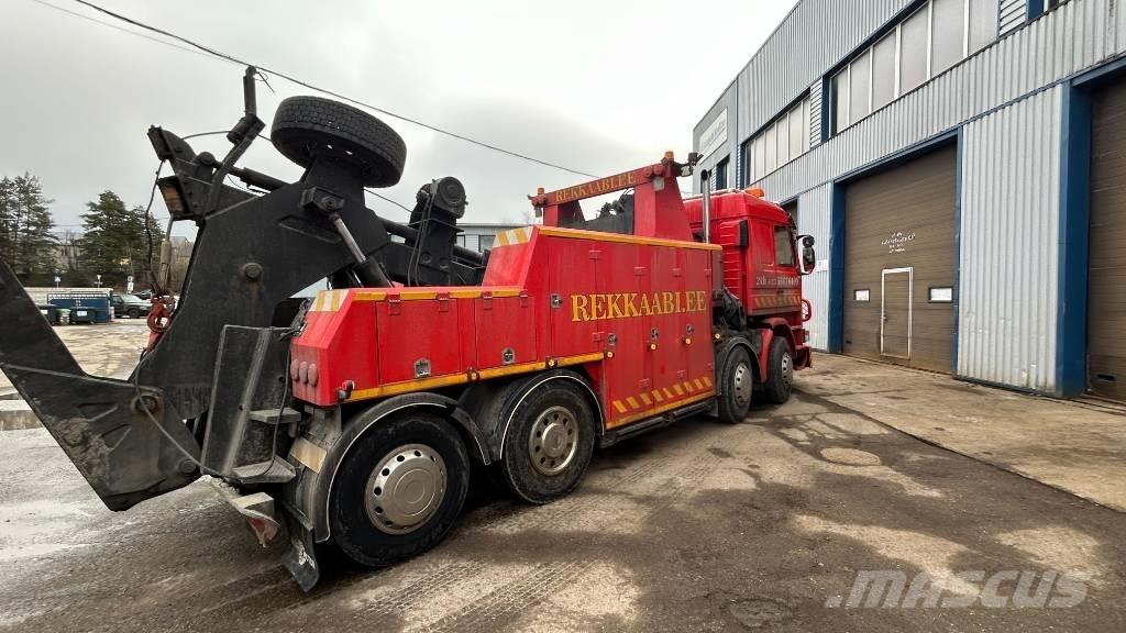Scania P93 8X2 Evakuators ar manipulatoru