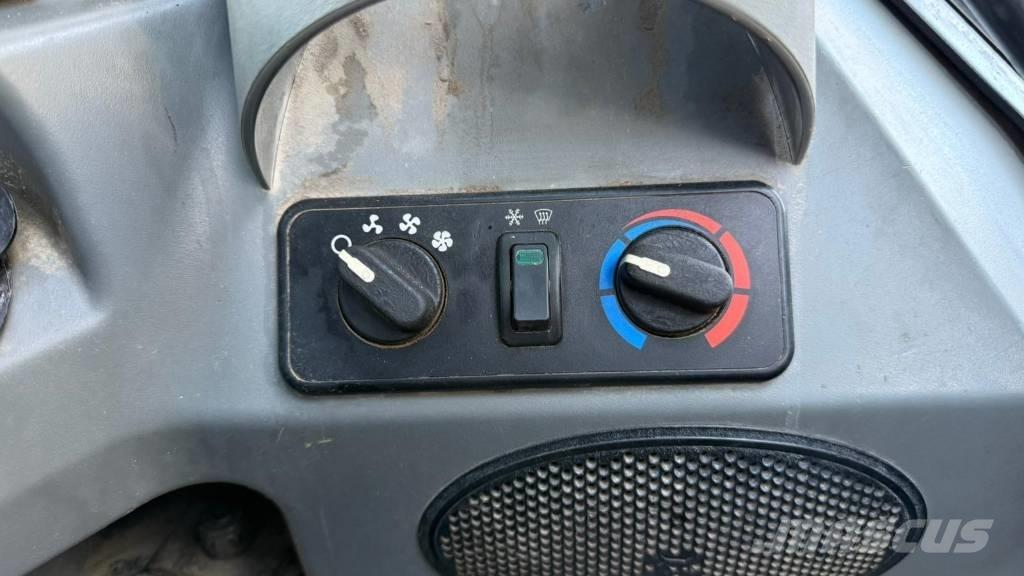 Bobcat T 590 Lietoti riteņu kompaktiekrāvēji