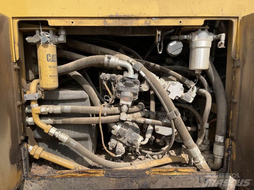 CAT AP555F Asfalta klājēji