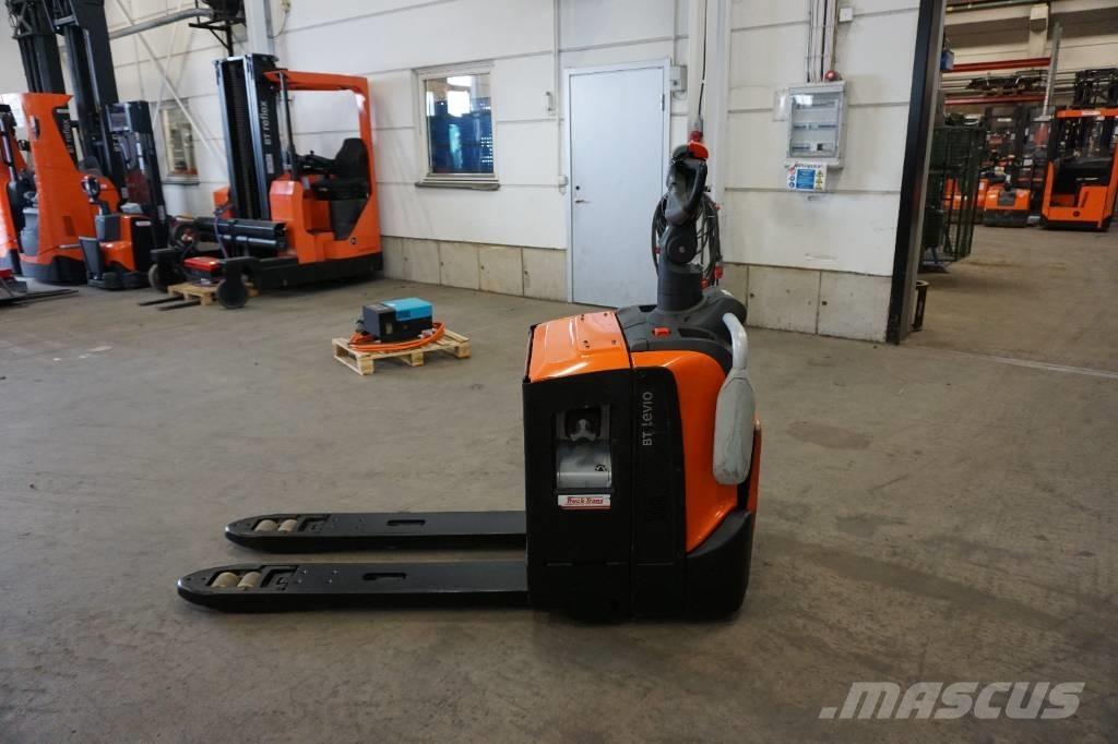 Toyota LPE220 Hidrauliskās stalažas ar platformu