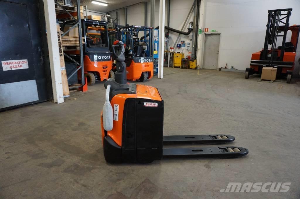 Toyota LPE220 Hidrauliskās stalažas ar platformu