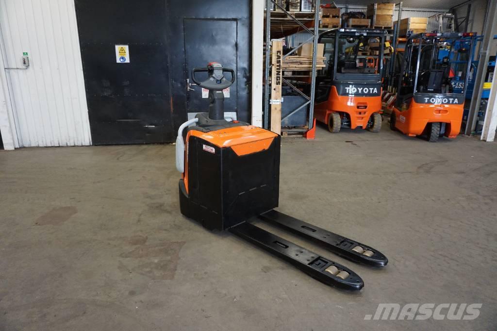 Toyota LPE220 Hidrauliskās stalažas ar platformu