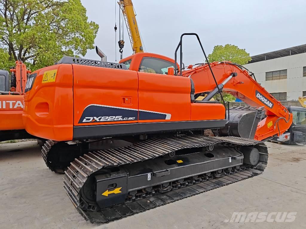 Doosan DX 225 LC Kāpurķēžu ekskavatori