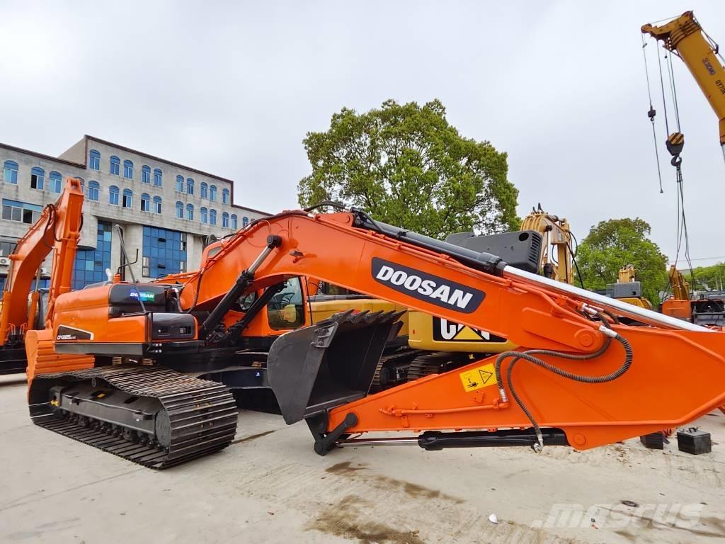 Doosan DX 225 LC Kāpurķēžu ekskavatori