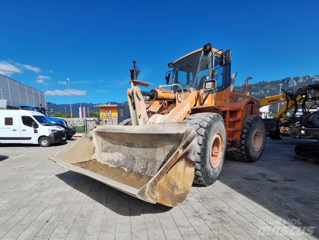 Doosan DL 300 Iekrāvēji uz riteņiem