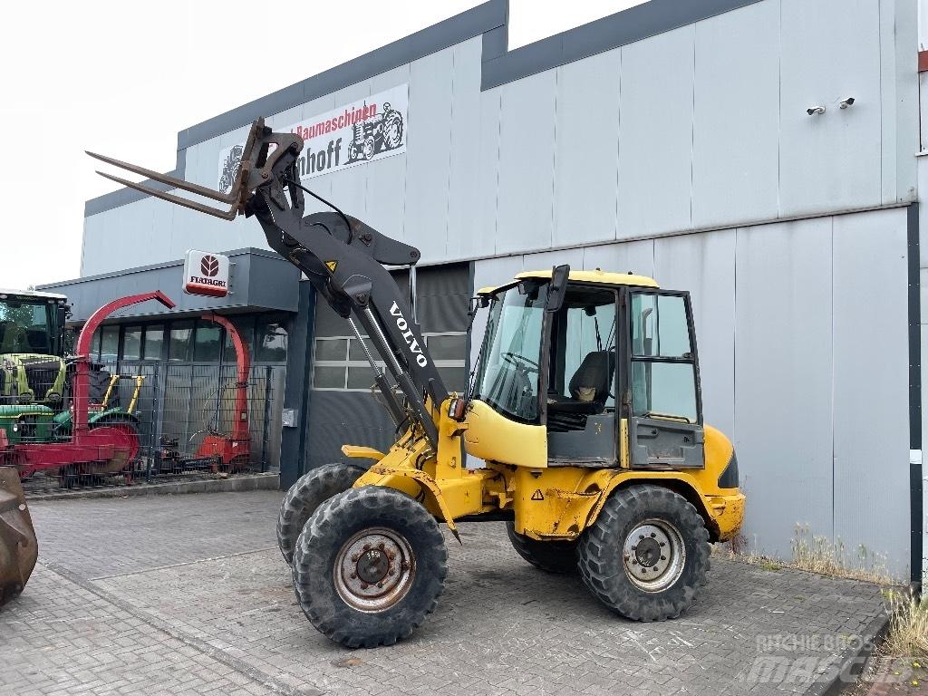 Volvo L 30 B Iekrāvēji uz riteņiem