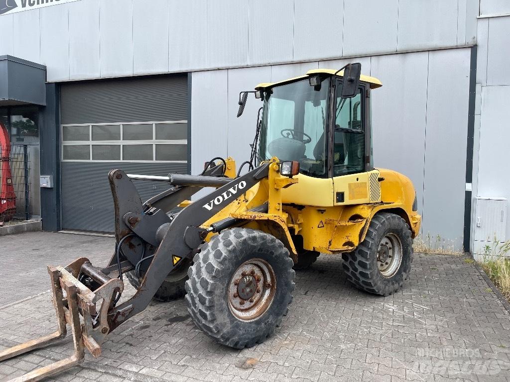 Volvo L 30 B Iekrāvēji uz riteņiem